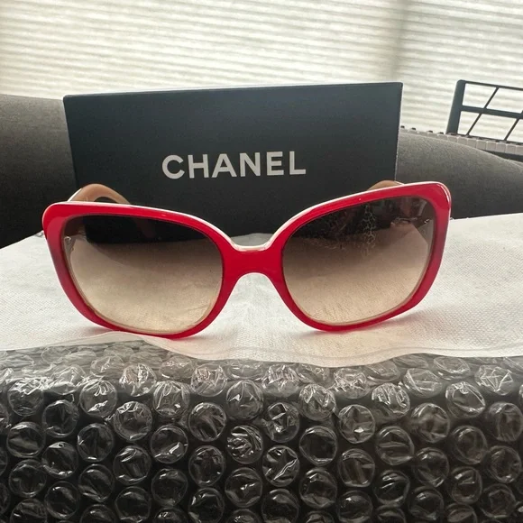 Chanel Red sunglasses. Authentic Sunglasses CHANEL CH5528 1759/71 53-19 Red in stock main image 4